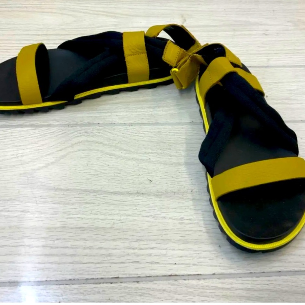 Sorel roaming decon sandals size 7.5